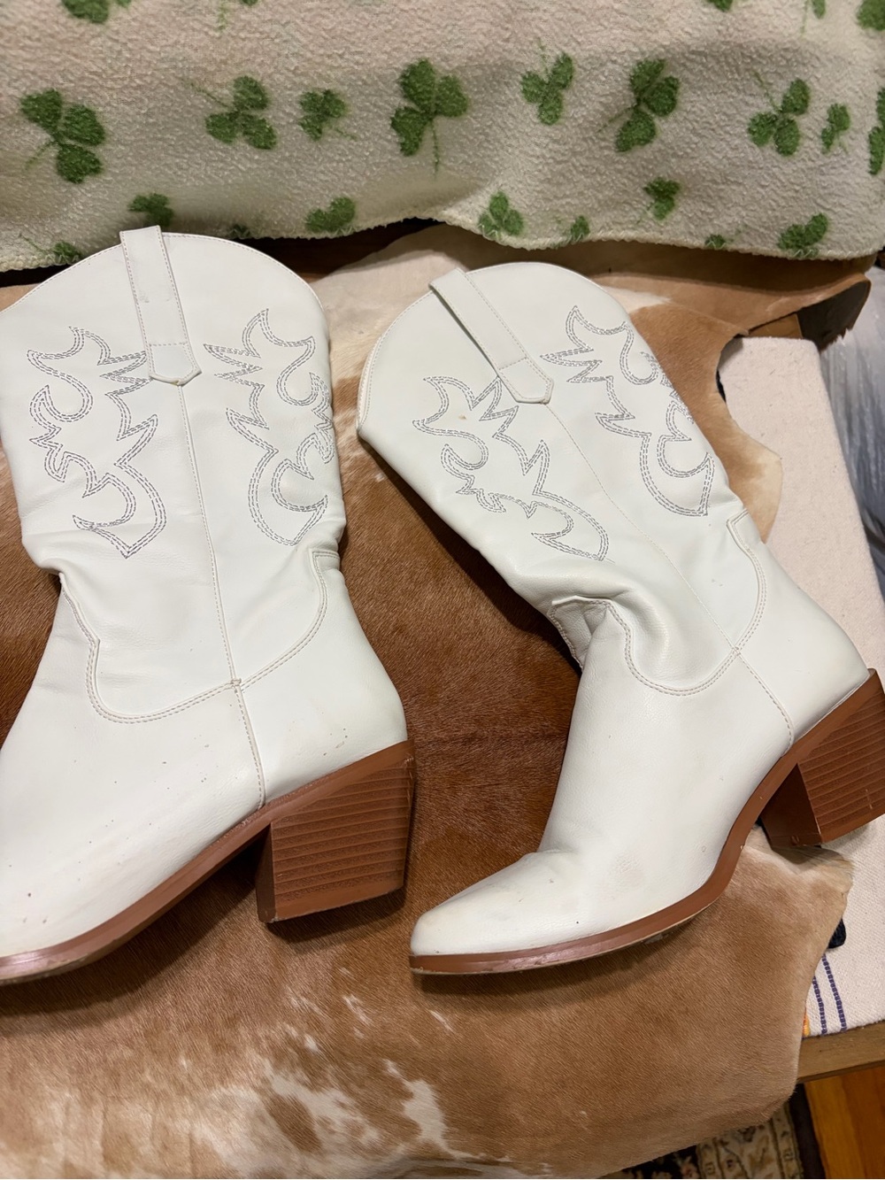 Women's White Western Heeled Boots - Classic Cowboy Style